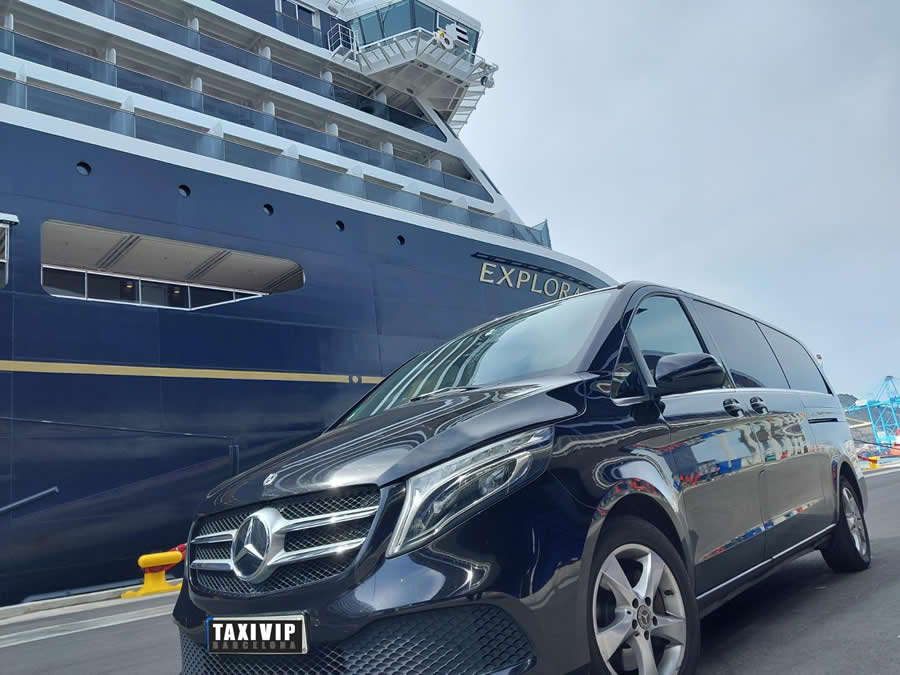 Executive transfers, airport and railway station pick-ups, and bespoke chauffeur services by the hour for executives and corporate delegations.