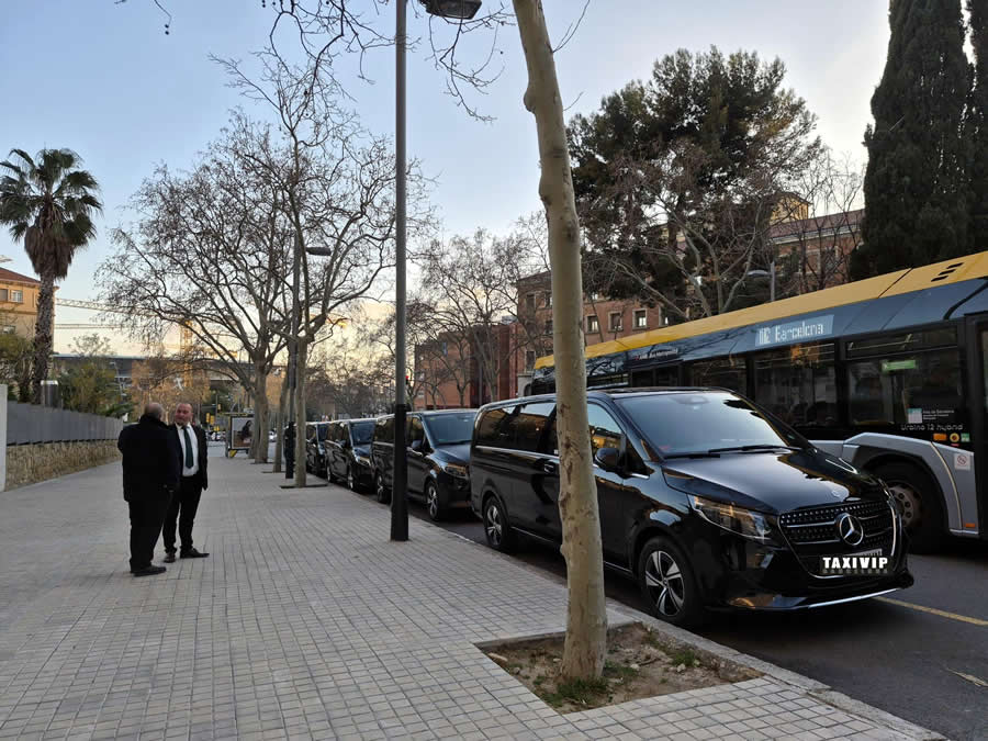 Professional Group Transportation Solutions with Luxury Vehicles for Events, Conferences and Private Travel